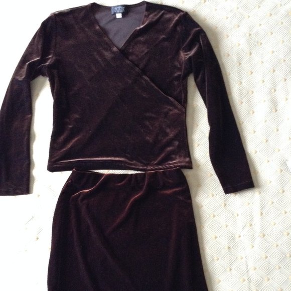 Benelle velvet mini skirt & top set - Picture 1 of 9